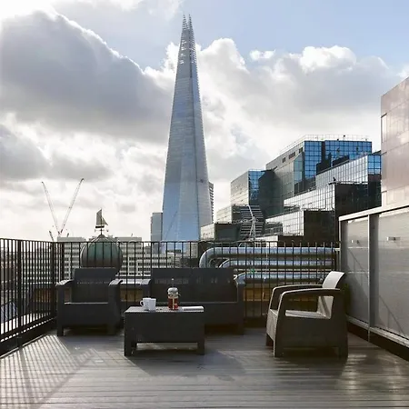 Urban Stay Lovat Lane Apartments